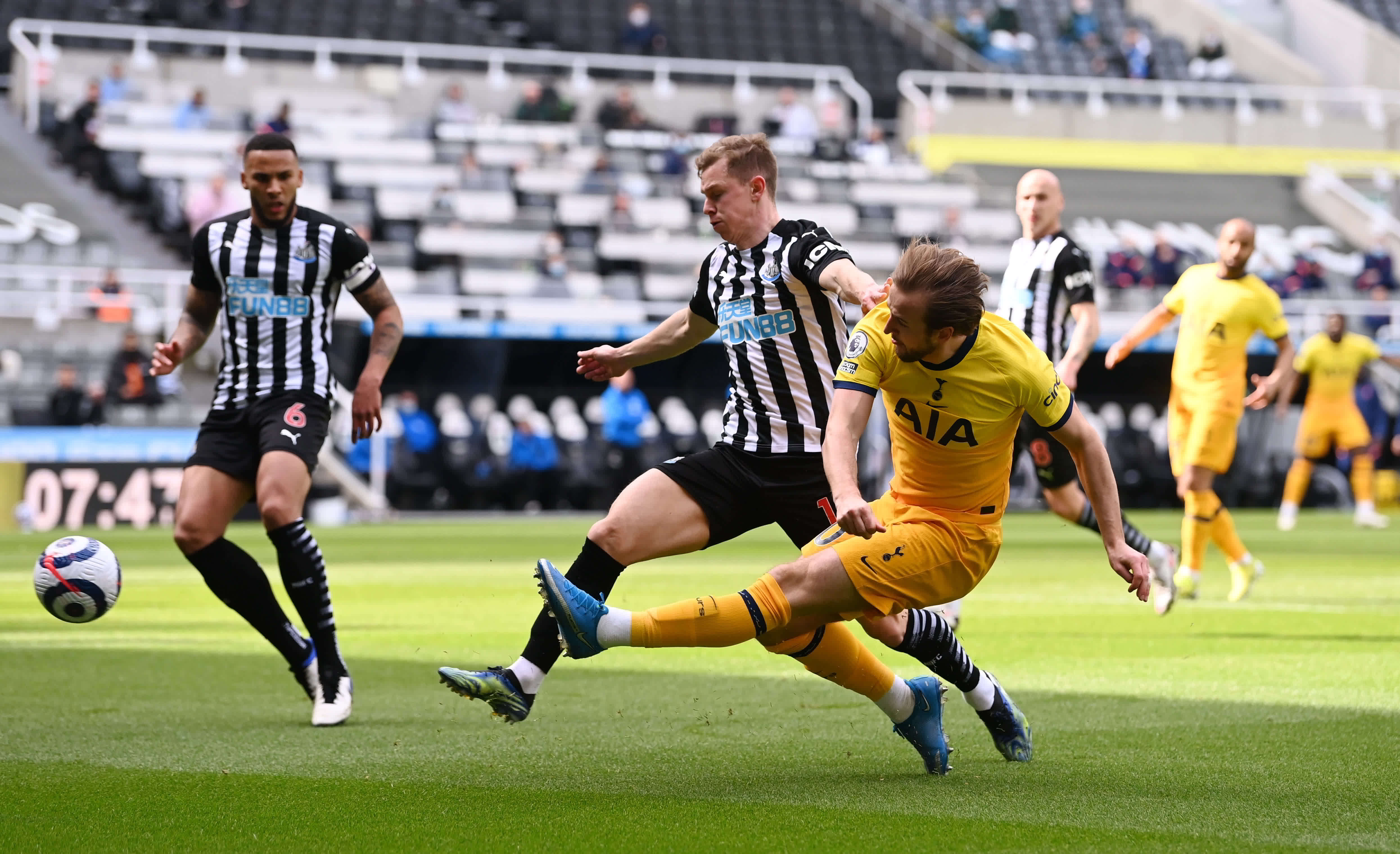 里尼亚尔和 里尼亚尔和